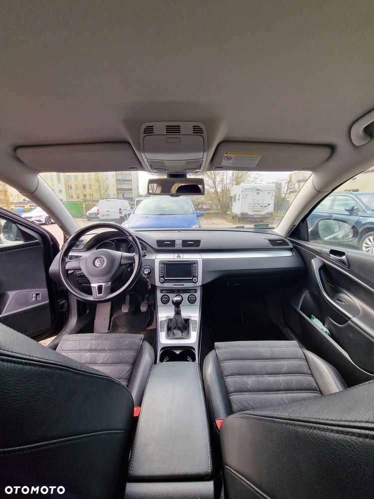 Volkswagen Passat 2.0 TDI DPF Highline - 9