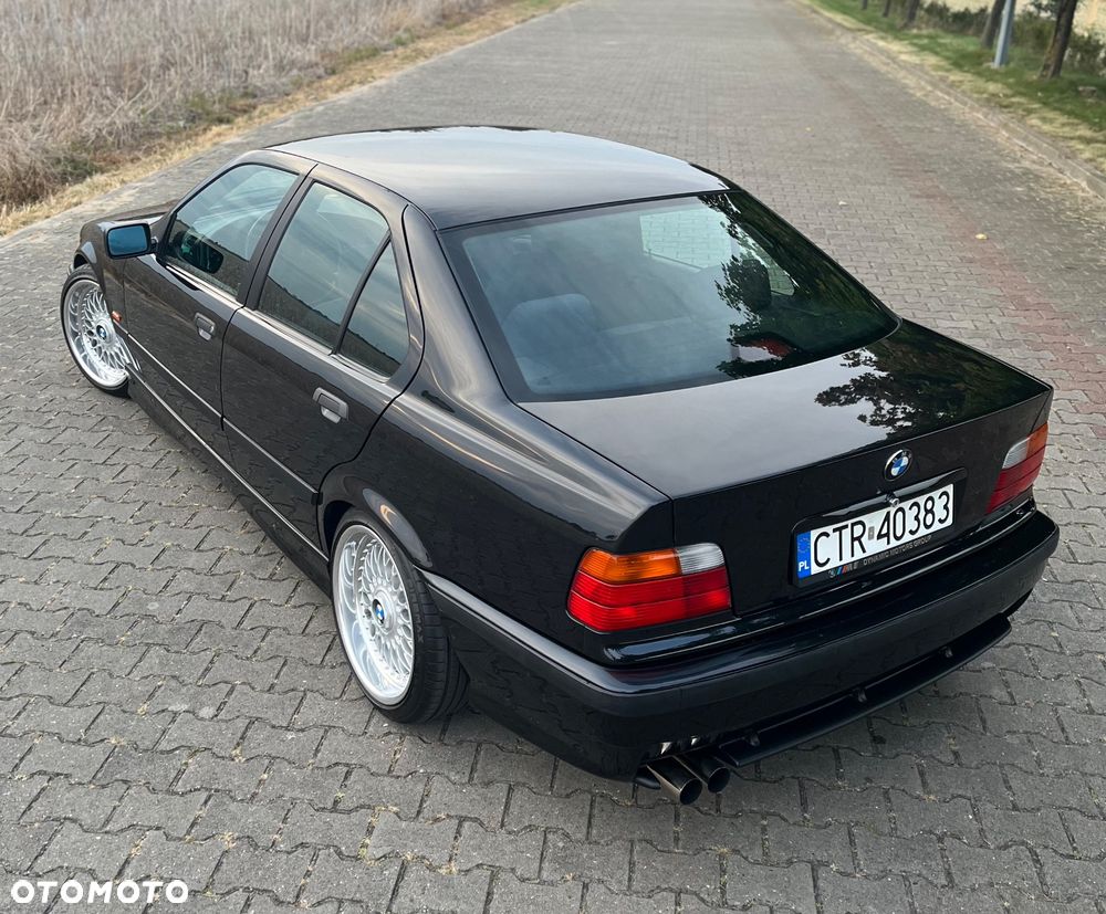 BMW Seria 3 318is - 9