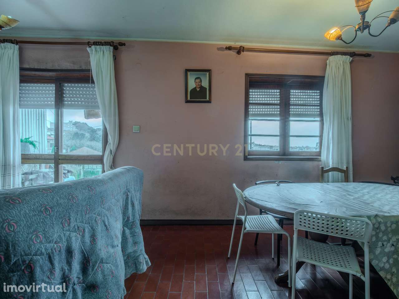 Moradia T3 em Ermesinde com Grande Quintal e Excelente Potencial de In - Grande imagem: 3/53