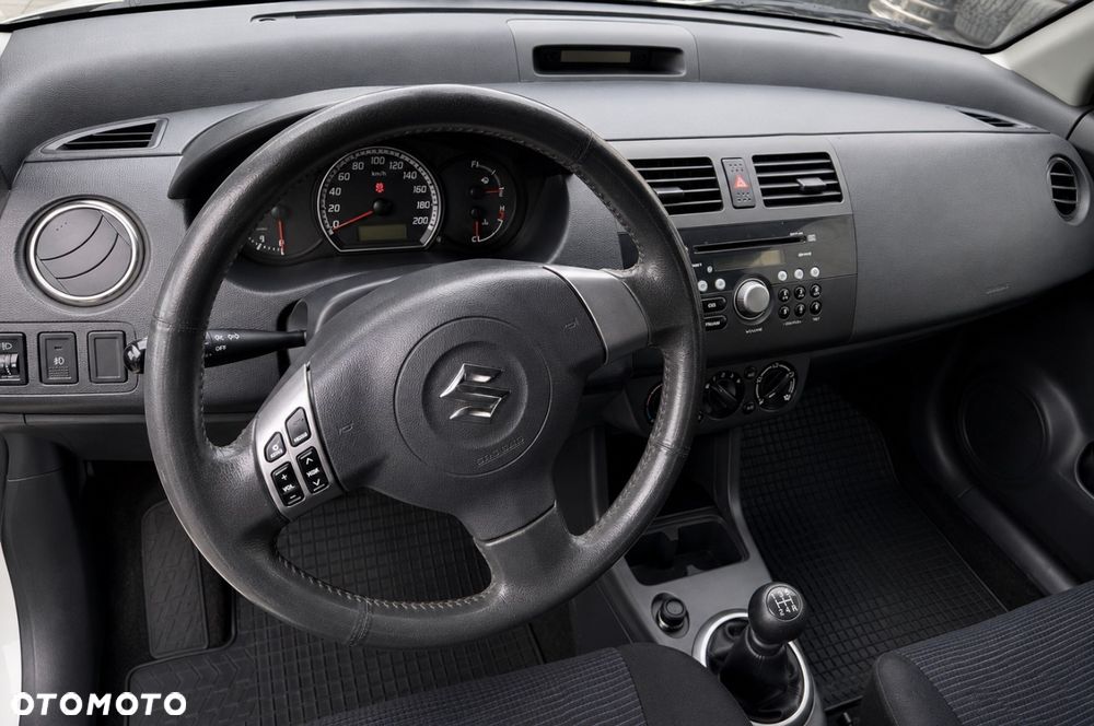 Suzuki Swift 1.3 Limited 25 - 14