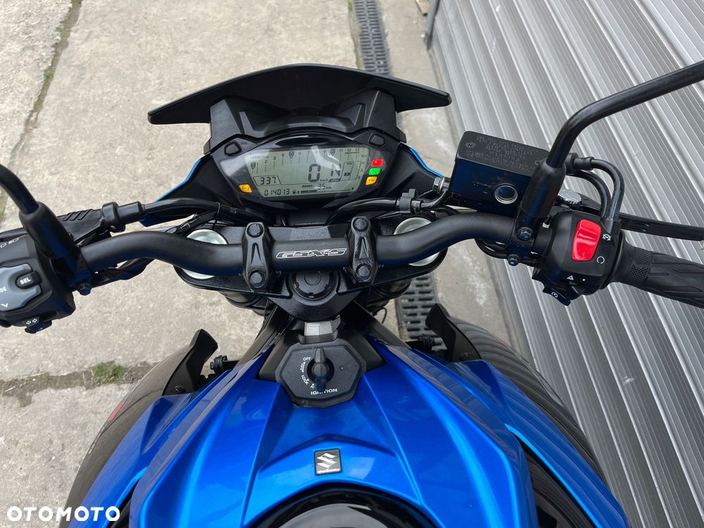 Suzuki GSX - 19
