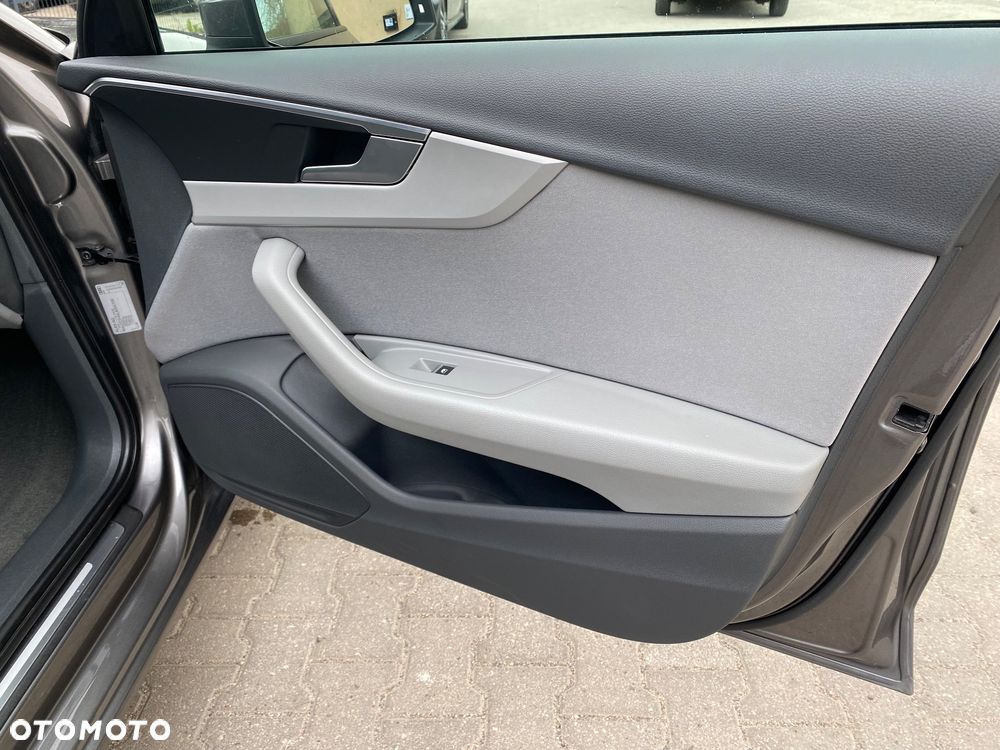 Audi A4 Limousine - 16