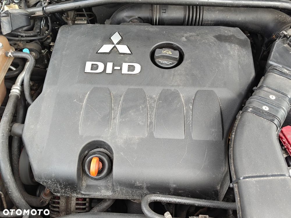 Mitsubishi Outlander 2.0 DI-D 4WD Intense - 19