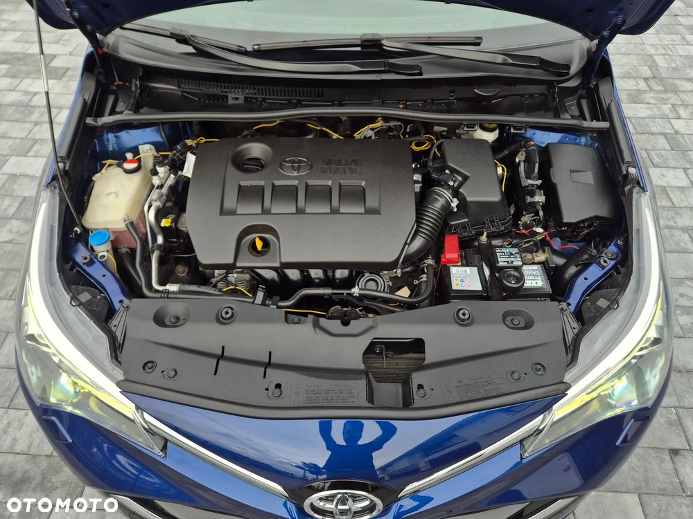 Toyota Avensis 1.8 Premium - 32