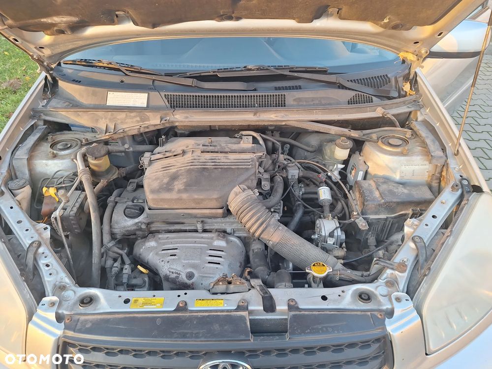 Toyota RAV4 2.0 VVT-i 4x4 - 11