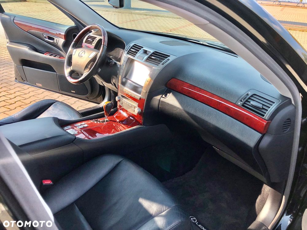 Lexus LS 460 Ambience Line - 12