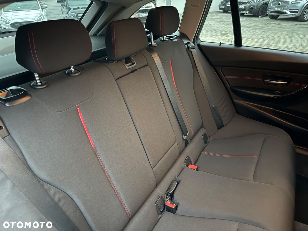 BMW Seria 3 320d DPF Edition Sport - 28