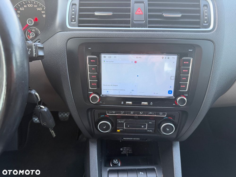 Volkswagen Jetta 1.6 TDI Life - 9