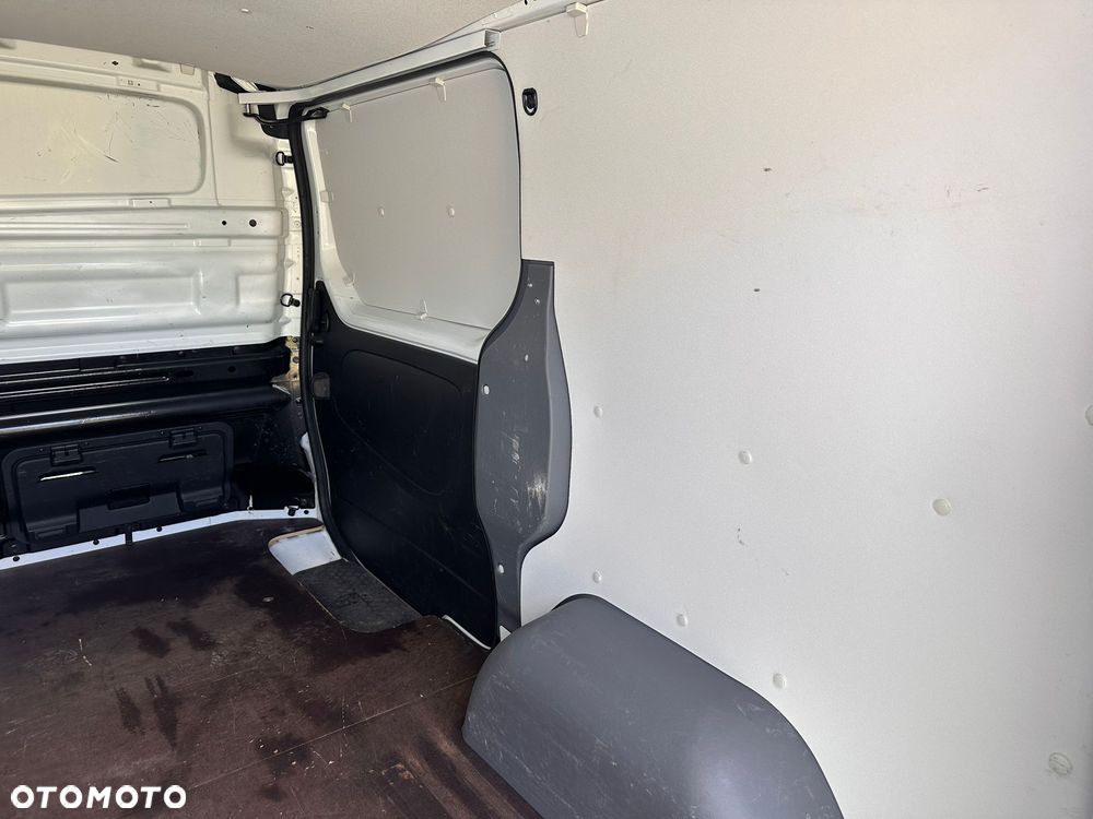 Renault Trafic L1H1 1.6 diesel 145kM, manual, 2019 rok BAGAŻNIK DACHOWY THULE, KAMERA COFANIA, HAK, CZUJNIKI PARKOWANIA, ORGINALNY PRZEBIEG! - 21