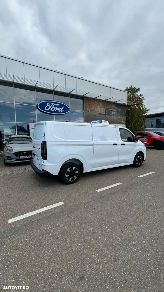 Ford Custom Van - 3