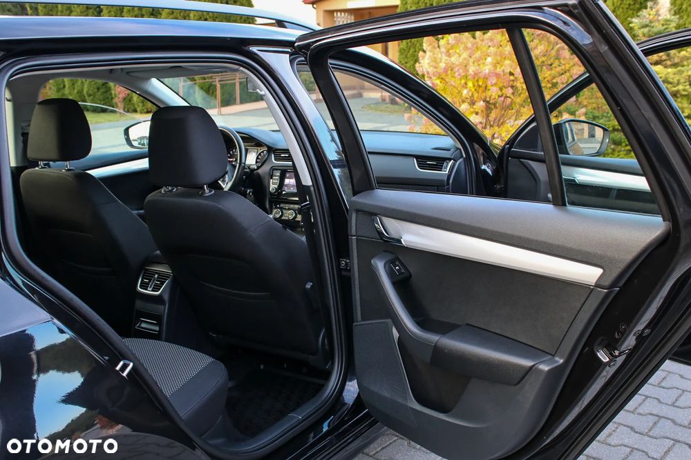 Skoda Octavia Combi 2.0 TDI Ambition - 28