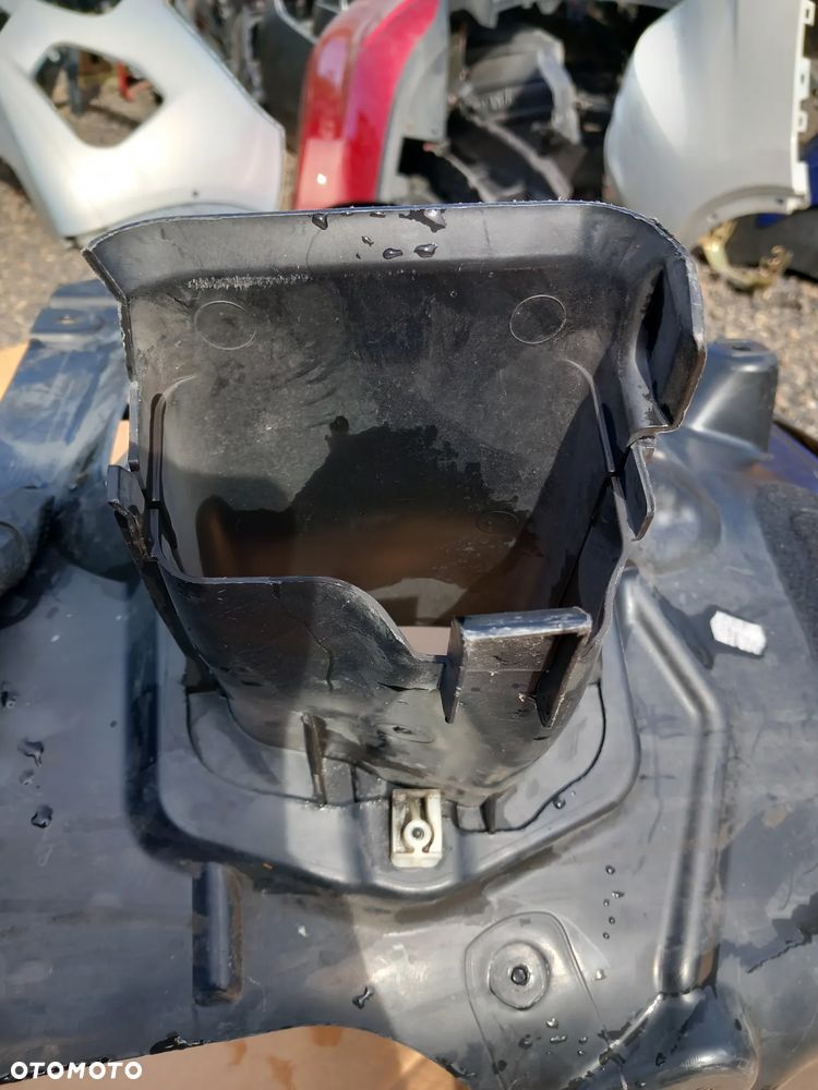 Nadkole p/p + wlot powietrza BMW 8 G14,G15,G16 - 9