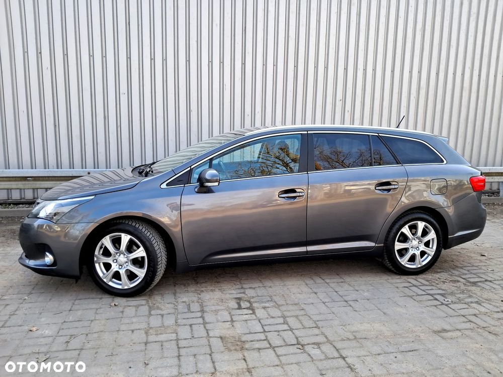Toyota Avensis 2.0 D-4D Executive - 4