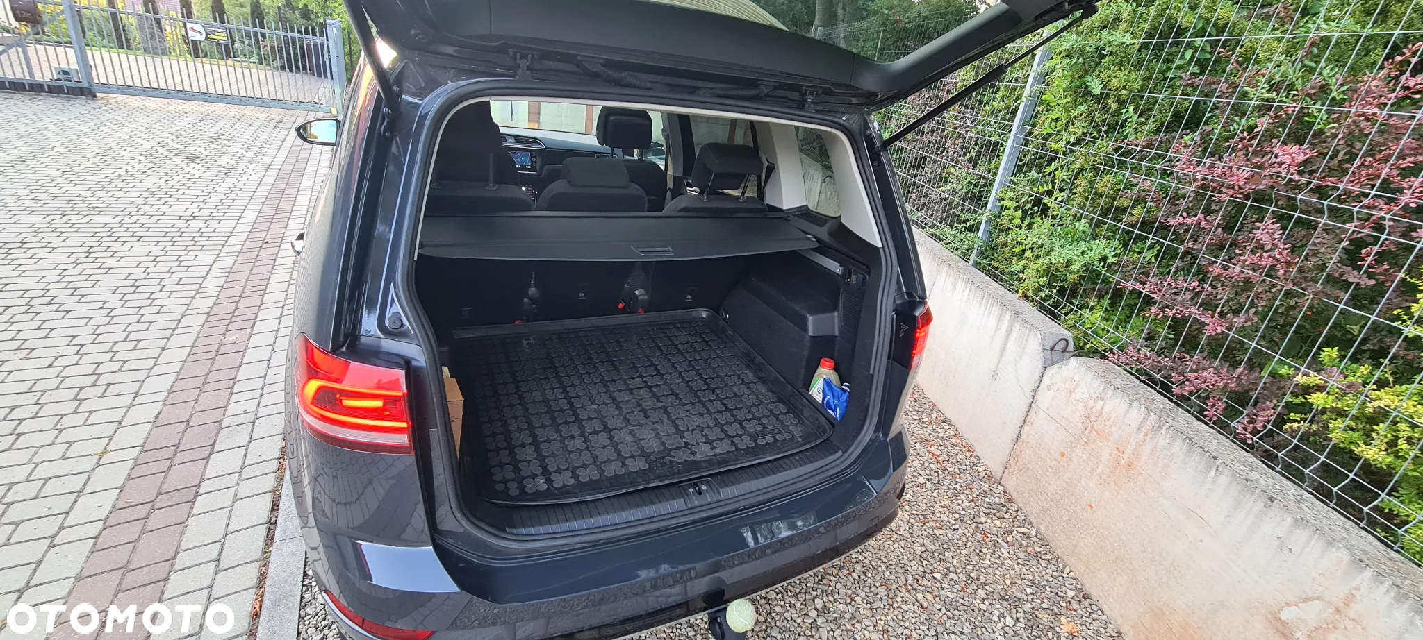 Volkswagen Touran - 11