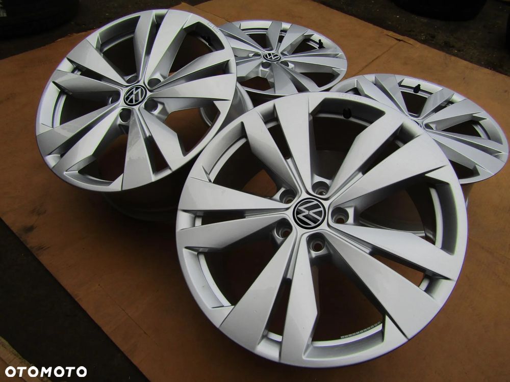 4x NOWE Felgi Aluminiowe 19 VW Passat B6 B7 B8 B9 ID4 Tiguan Arteon Golf V VI VII VIII 5 6 7 8 Taos T-ROC Skoda Karoq Kodiaq Enyaq Octavia III IV / MG HS / Seat Tarraco Leon Ateca Altea Audi A3 A4 A5 8 j 5x112 ET45 ET 45 piasta 57,1 mm - 12