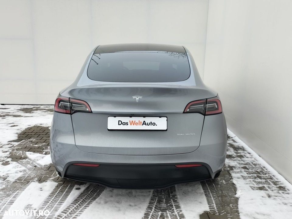 Tesla Model Y Long Range AWD - 6