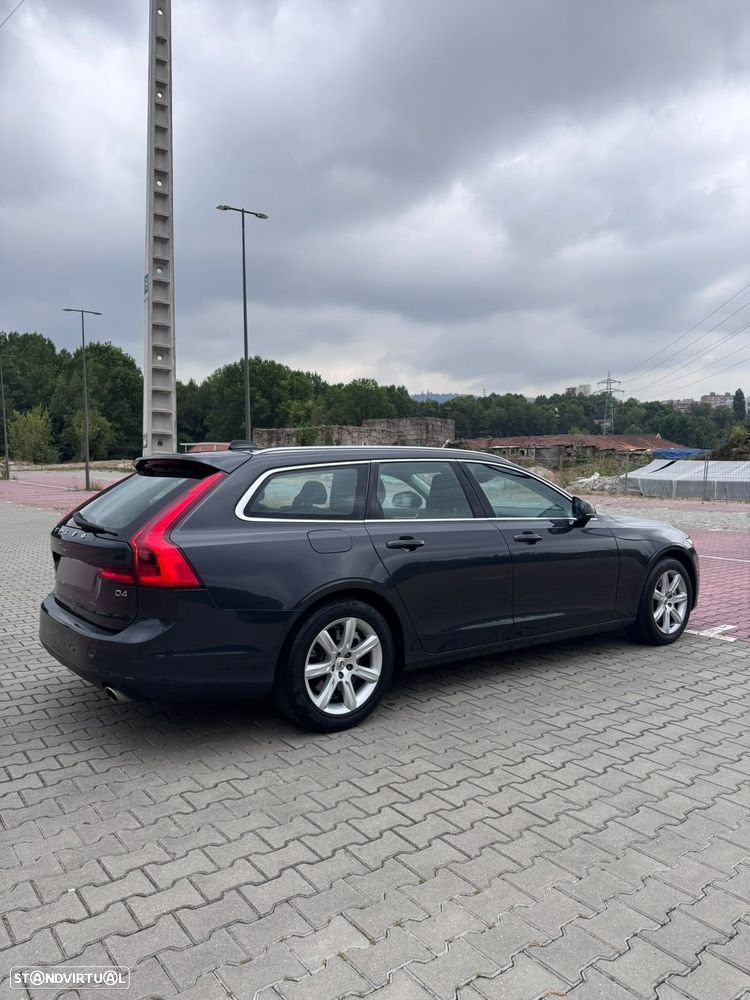 Volvo V90 2.0 D4 Momentum Geartronic - 2