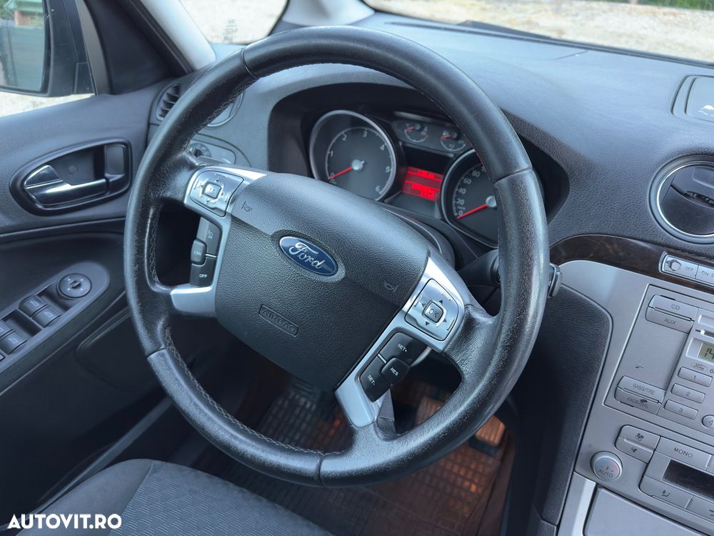 Ford Galaxy 2.0 TDCi DPF Ghia - 12