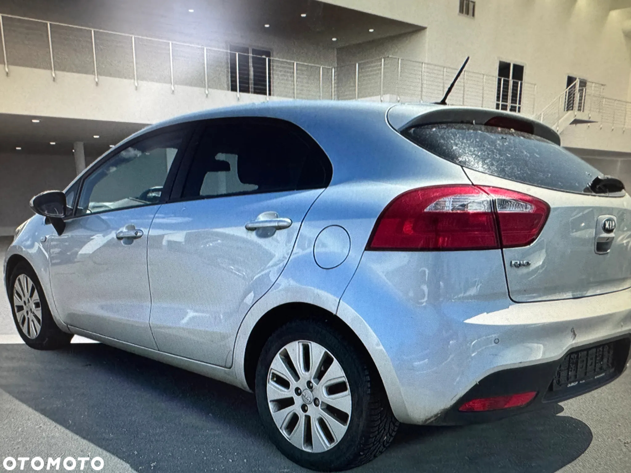 Kia Rio 1.2 L - 3