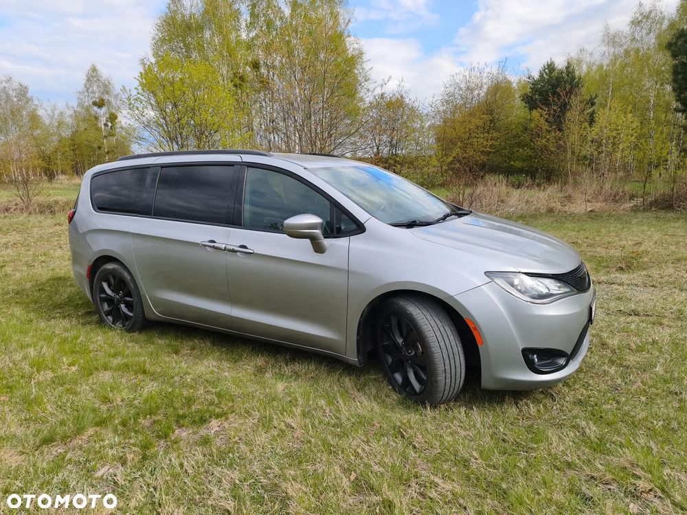 Chrysler Pacifica - 2
