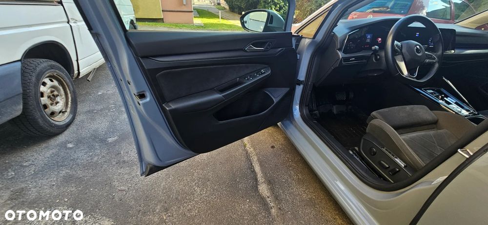 Volkswagen Golf 1.5 eTSI OPF DSG Style - 19