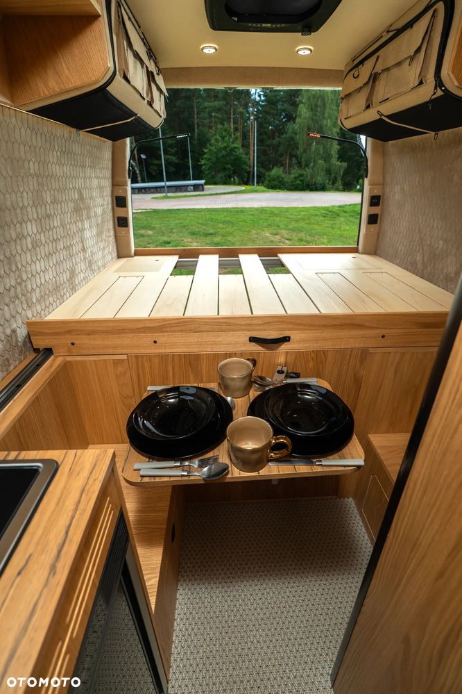 Mercedes-Benz Sprinter - 14