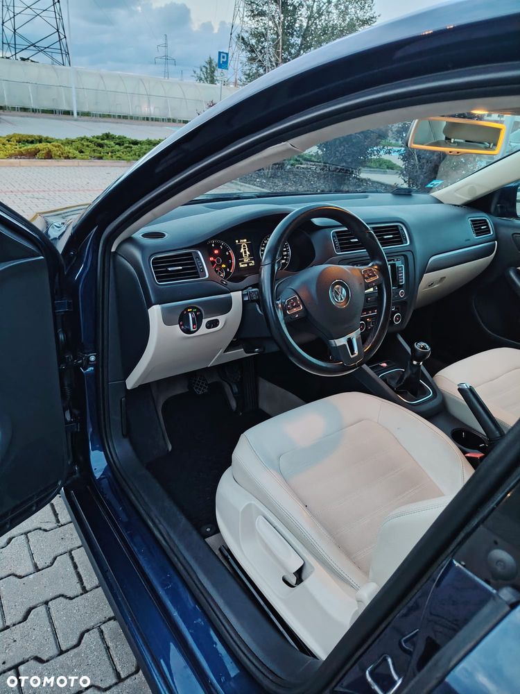 Volkswagen Jetta - 6