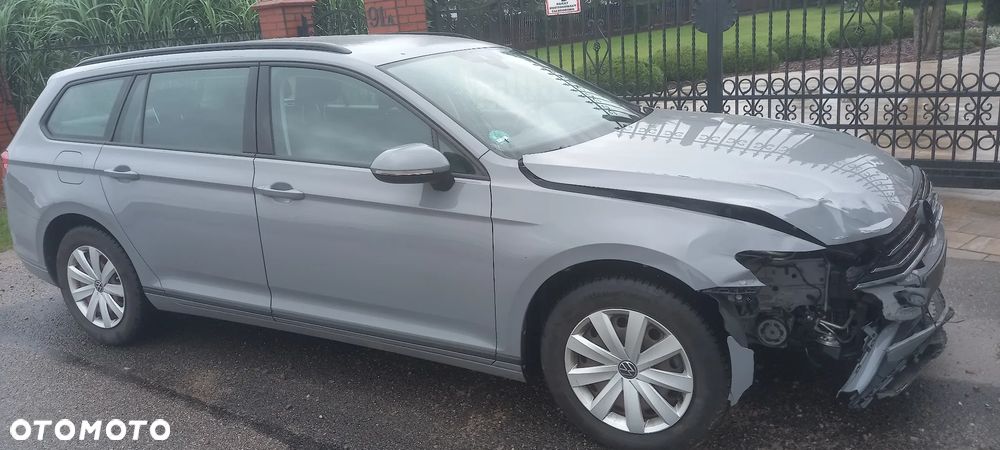 Volkswagen Passat - 4