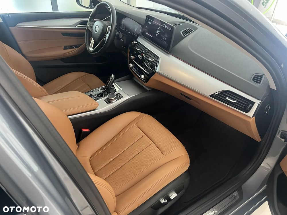 BMW Seria 5 520d mHEV - 10
