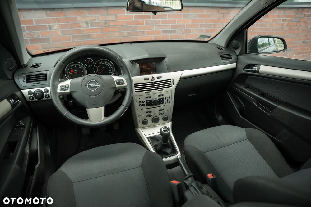Opel Astra 1.7 CDTI Essentia - 27