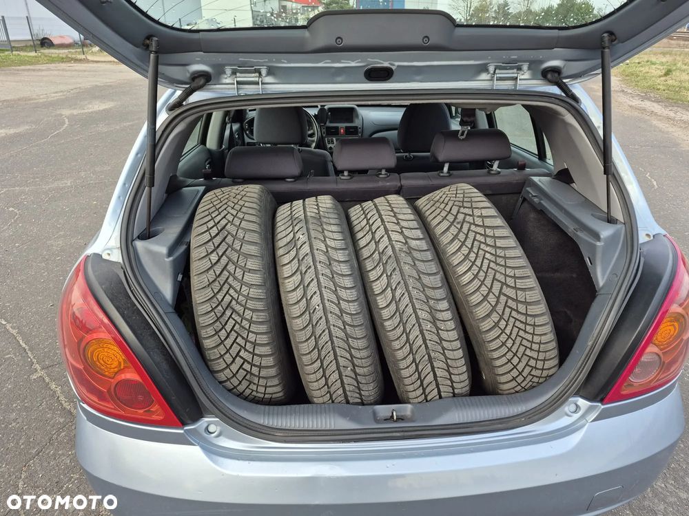 Nissan Almera 1.5 acenta PLUS - 18