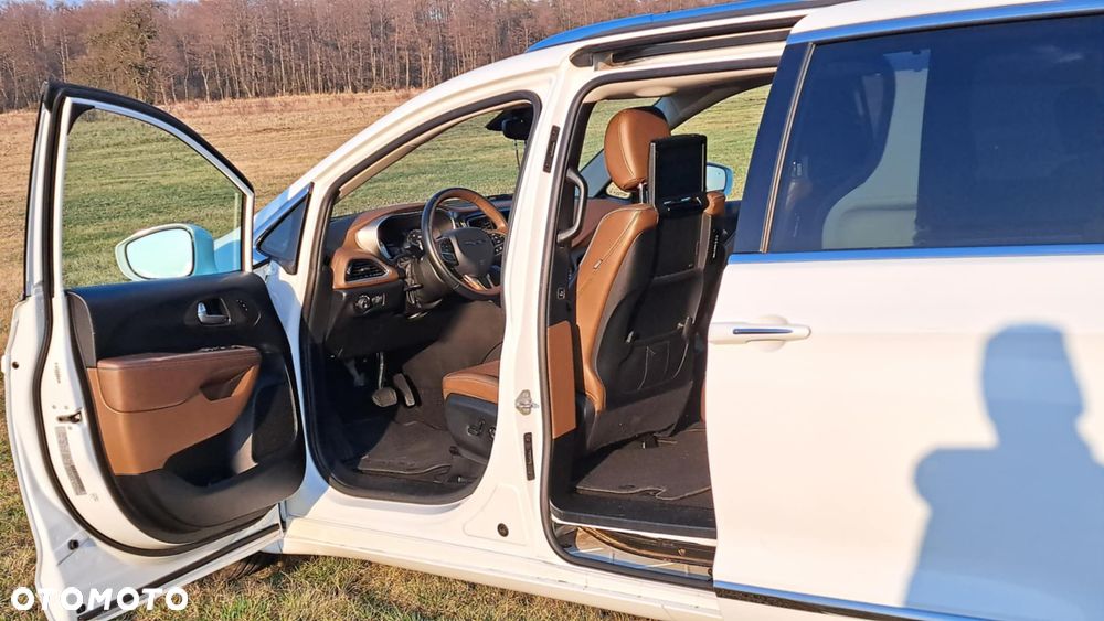 Chrysler Pacifica - 32