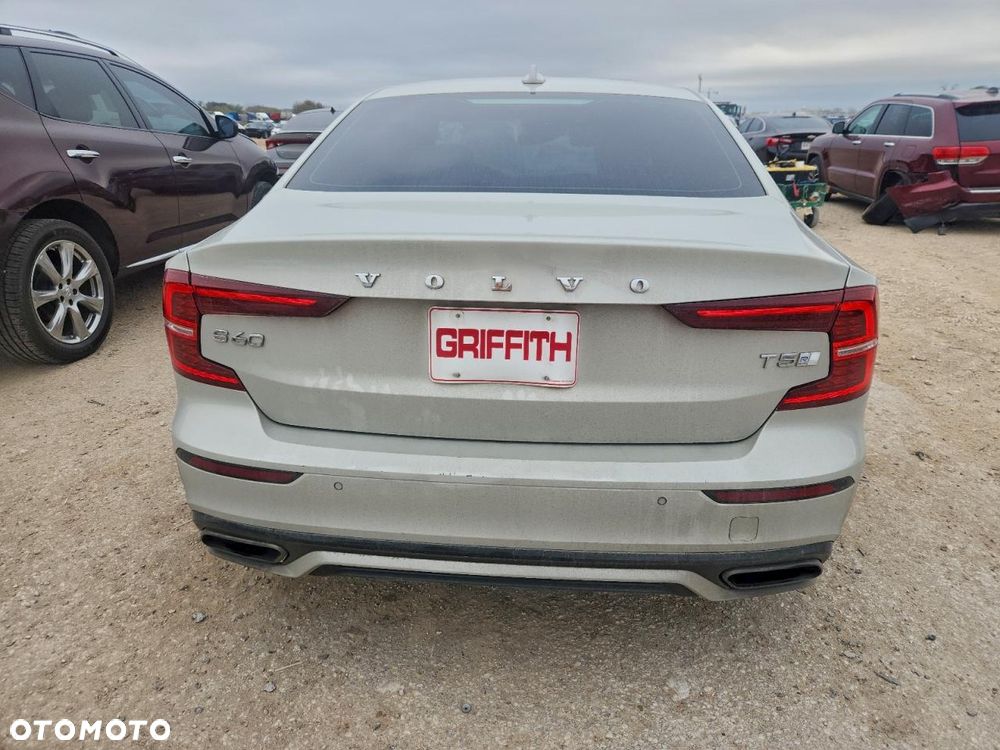 Volvo S60 T5 R-Design - 6