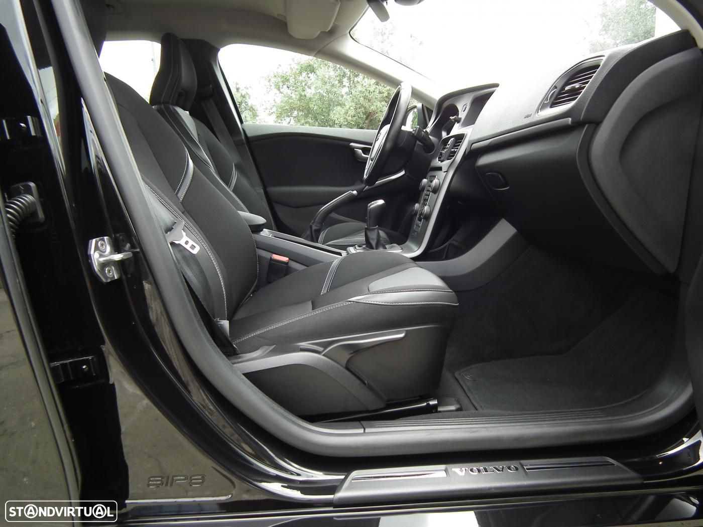 Volvo V40 2.0 D3 Momentum - 15