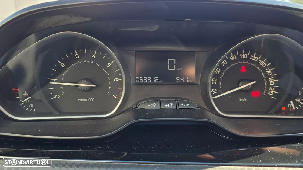 Peugeot 208 1.2 PureTech Style - 13
