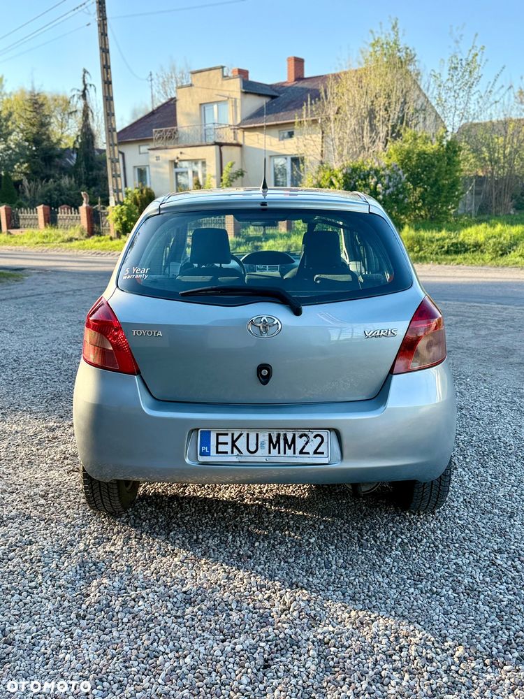 Toyota Yaris 1.3 - 7