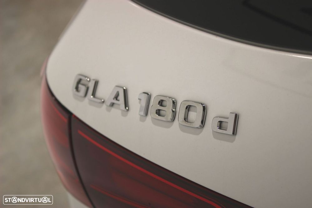 Mercedes-Benz GLA 180 d AMG Line - 10