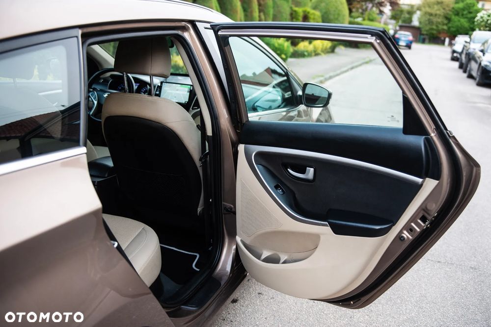 Hyundai i30 1.6 Comfort - 34