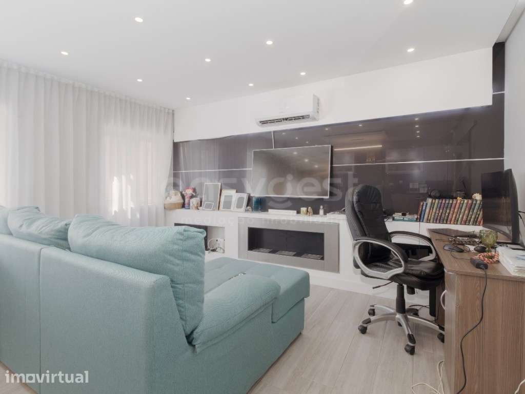 Apartamento T2 - Totalmente Remodelado com 85 m² - Excelente acabam... - Grande imagem: 3/16