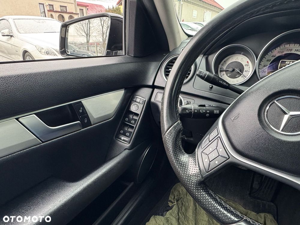 Mercedes-Benz Klasa C 220 T CDI DPF Automatik BlueEFFICIENCY Avantgarde - 24