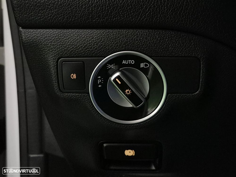 Mercedes-Benz CLA 180 d Shooting Brake AMG Line - 22