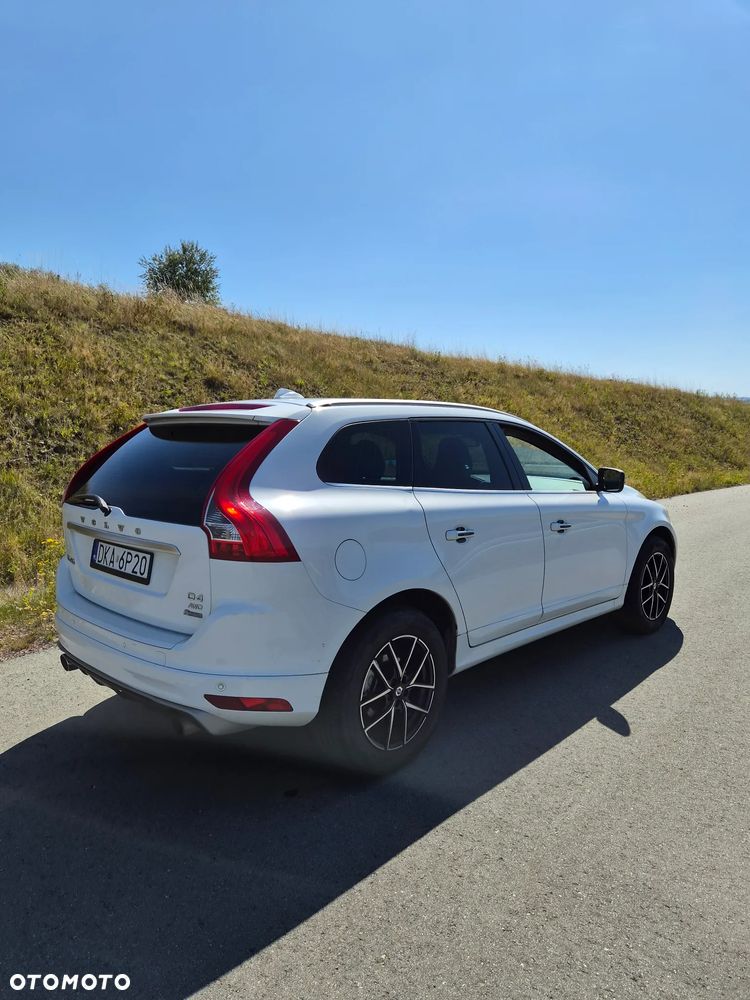 Volvo XC 60 D4 AWD R-Design Momentum - 6
