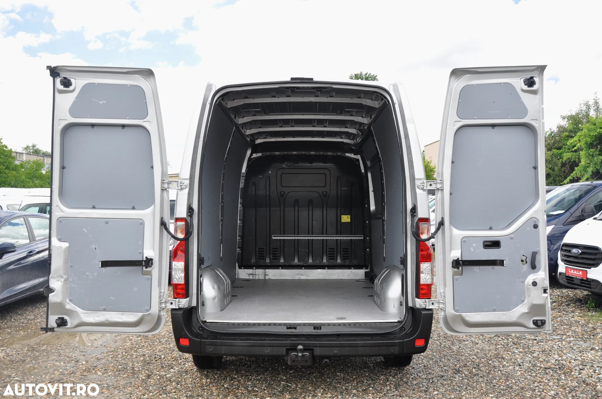 Nissan NV 400 L2H2 Van - 7