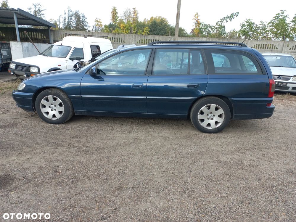 Opel Omega B lift 2.2 benzyna kombi Z20H blotnik przedni lewy prawy - 1