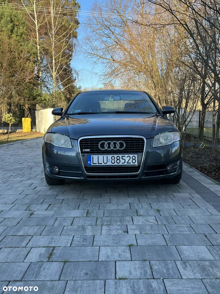 Audi A4 Limousine - 1