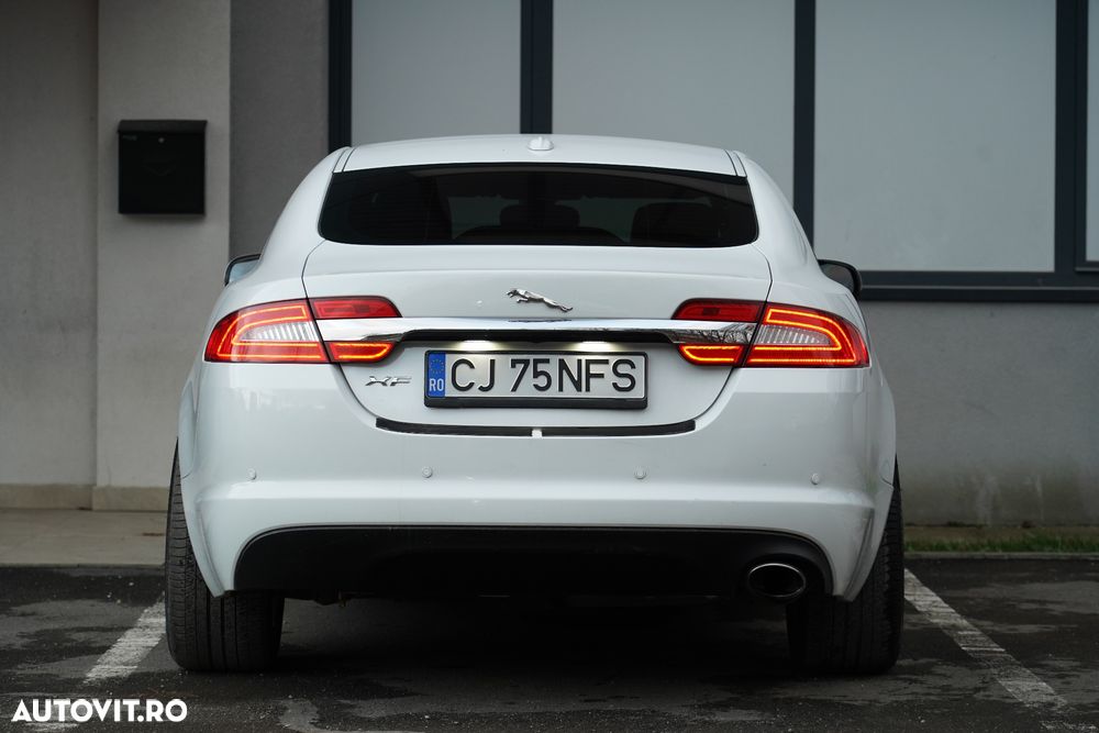 Jaguar XF 2.2D Luxury - 23