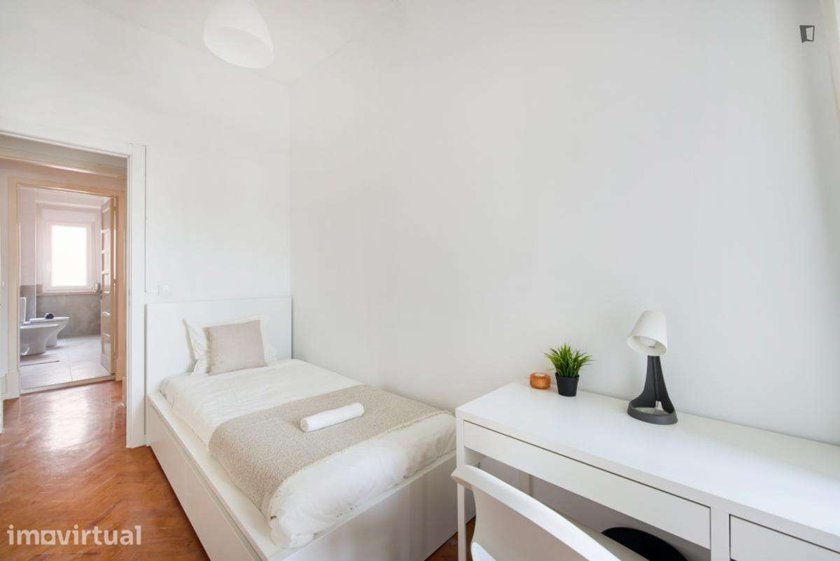 Quarto - localizado em Marquês de Pombal Lisbon - Grande imagem: 3/24