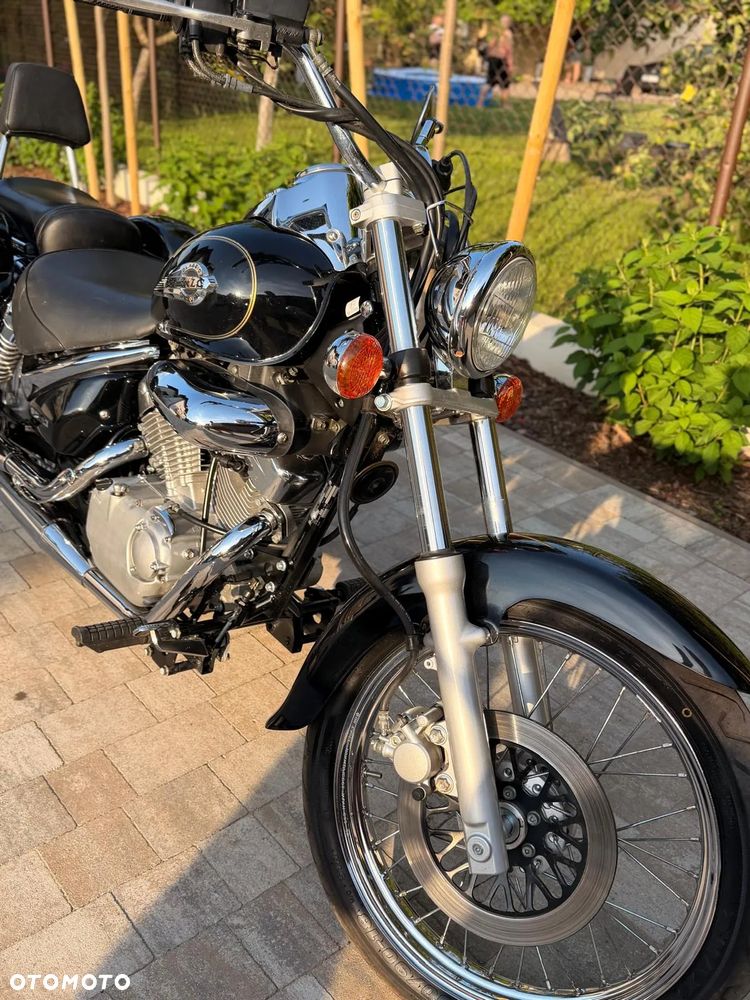 Suzuki Intruder - 14