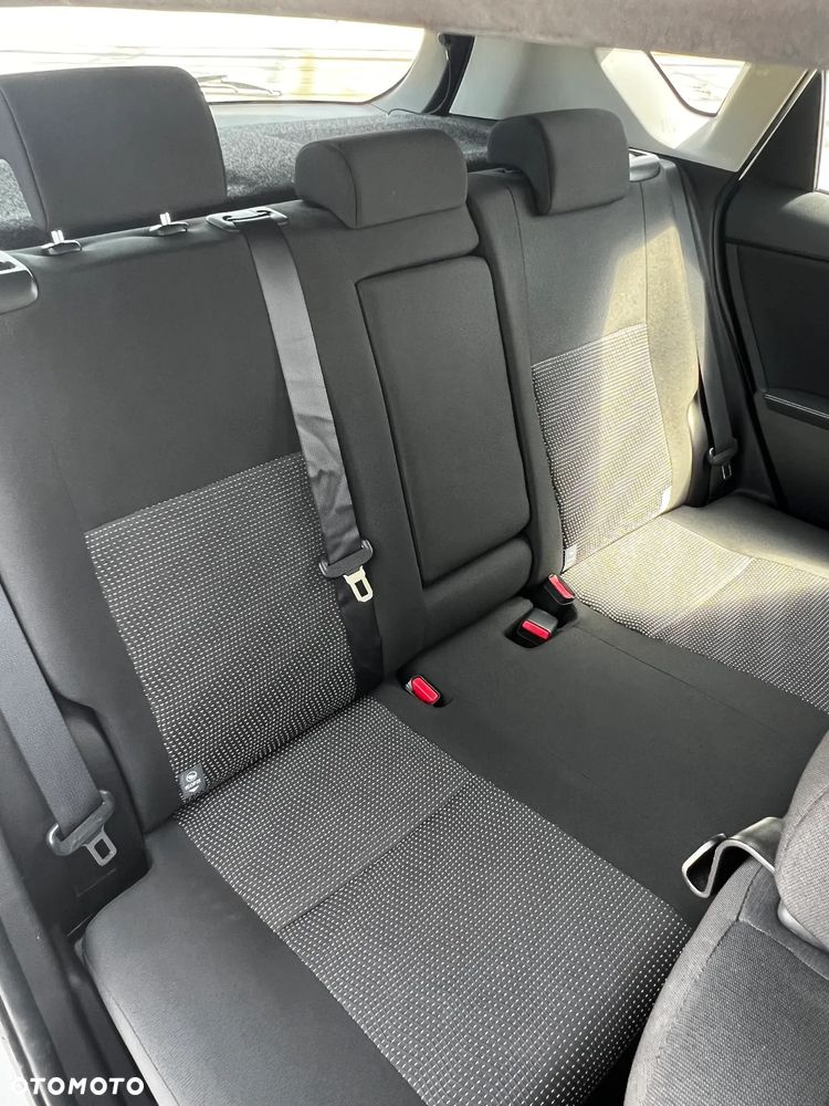 Toyota Auris - 12