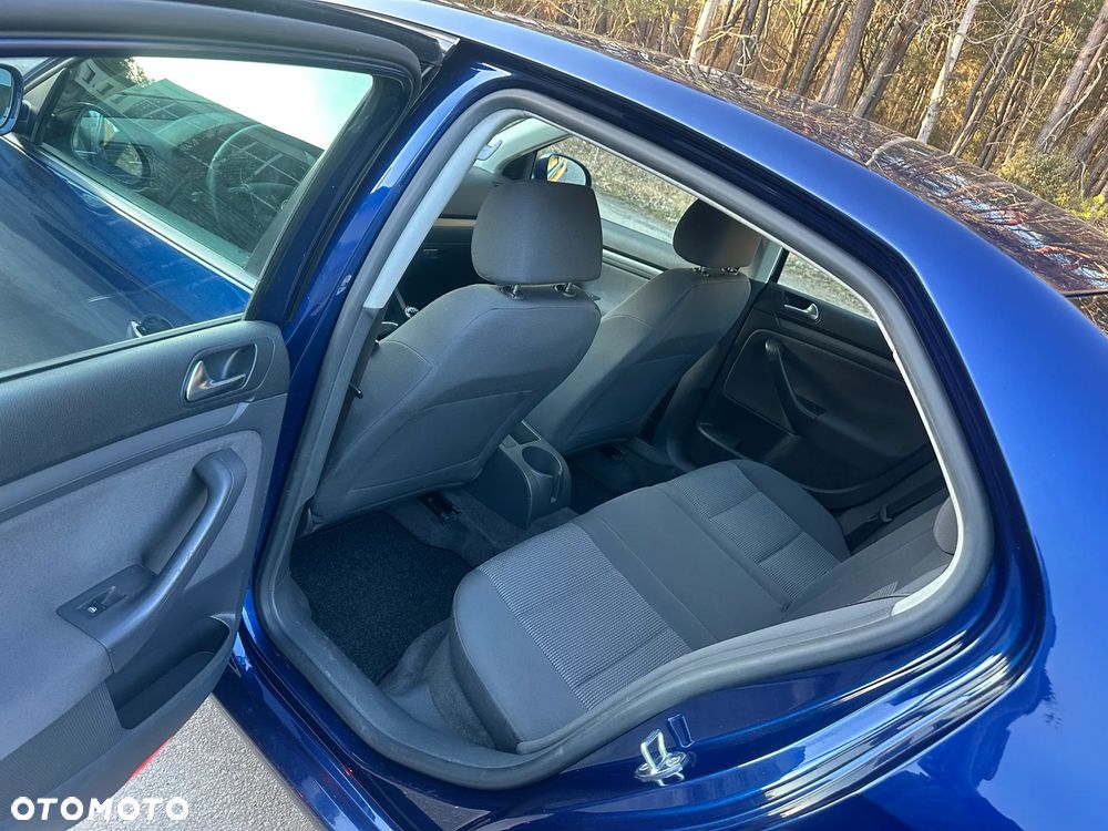 Volkswagen Jetta - 25